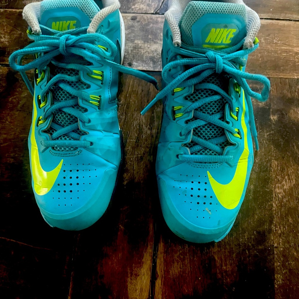 Nike tennis shoes